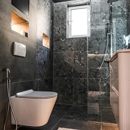 Andris Ylli & Hojza Apartament