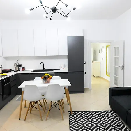 Apartament Andris Ylli & Hojza *