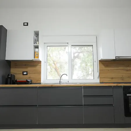 Andris Ylli & Hojza Апартаменты