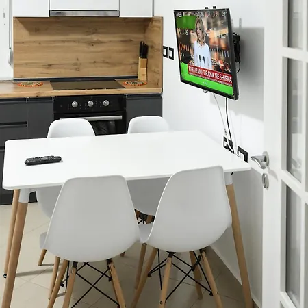 Andris Ylli & Hojza Saranda