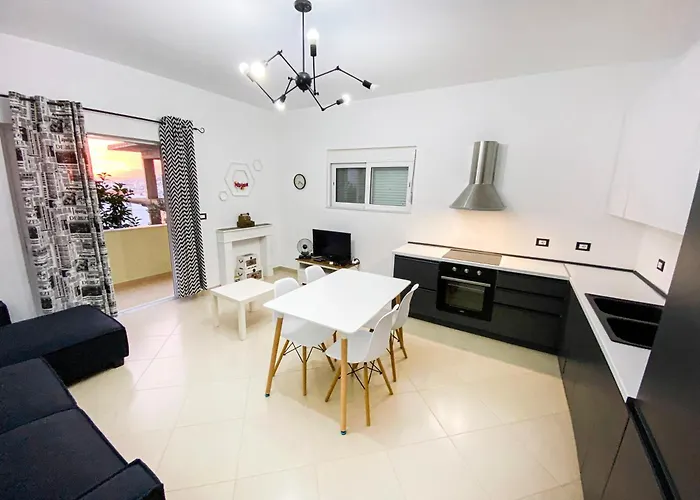 Andris Ylli & Hojza Apartment