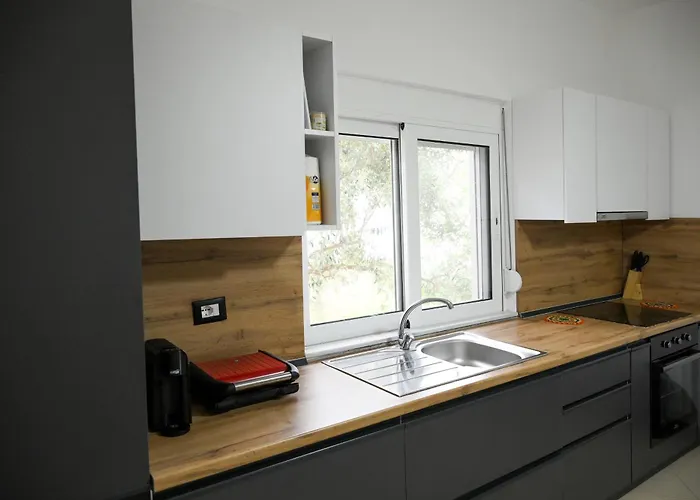 Andris Ylli & Hojza * Sarandë