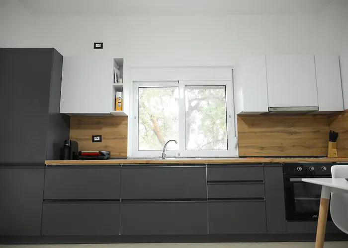 Andris Ylli & Hojza Apartment