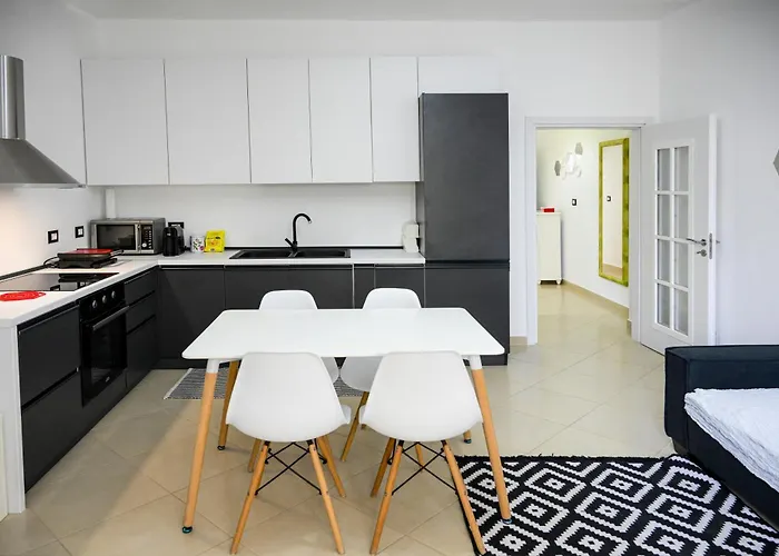 Andris Ylli & Hojza Sarandë