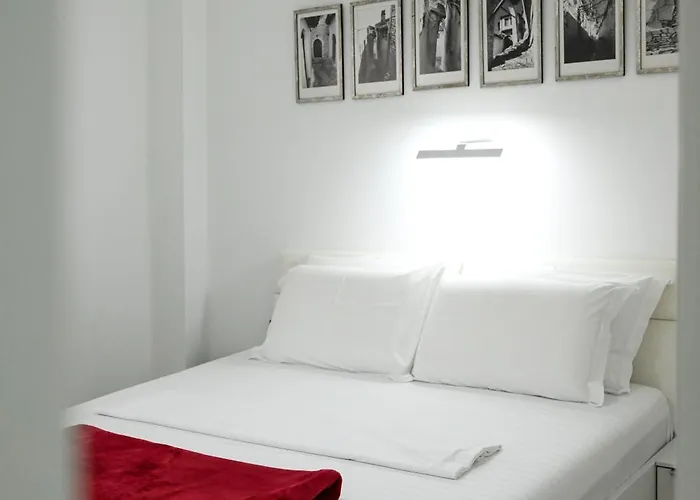 Andris Ylli & Hojza Apartamento