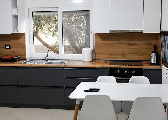 Andris Ylli & Hojza Apartment